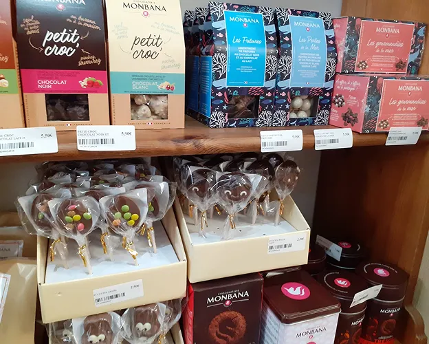 Assortiment gourmands Monbana chocolats fins et boîtes de spécialités épicerie fine